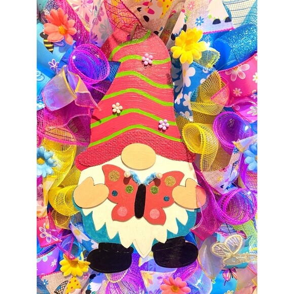 SOLD - Handmade Spring/ Summer Daisy Butterfly Gnome Prelit Ribbon Wreath 22 in - Picture 4 of 11